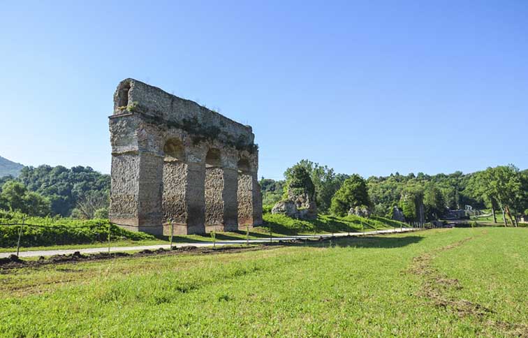 veduta dell'acquedotto anio novus