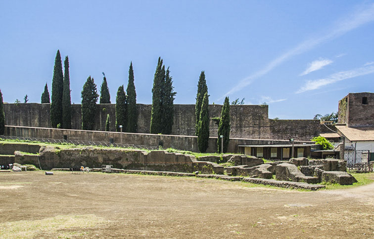 veduta laterale dell'anfiteatro