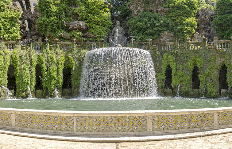 panorama della fontana dell'ovato